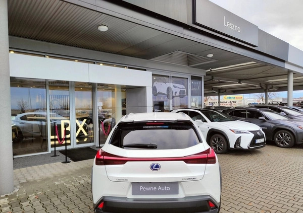 Lexus UX cena 137900 przebieg: 36872, rok produkcji 2019 z Gołdap małe 254